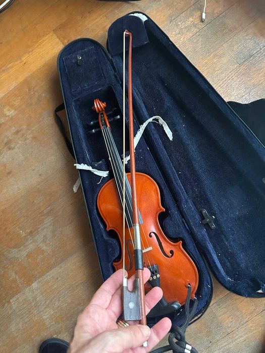 Violino 1/2 em bom estado