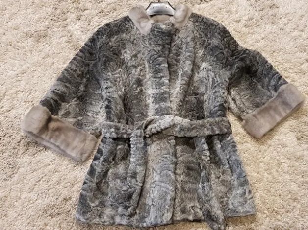 Ціна знижена! Продаю шубку з каракульчі з опушкою норки