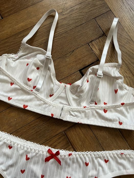 Новий комплект  нижнього білизни