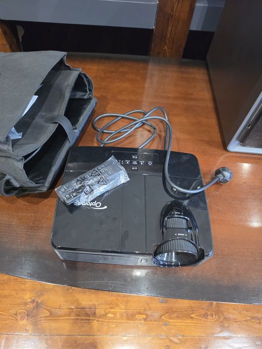 Projektor optoma DAEXU2 rzutnik zestaw w pelni sprawny lampa tylko 100h
