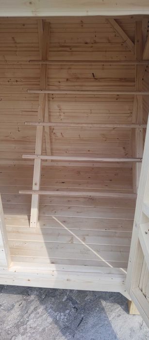 Kurnik dla kur od ręki na nozkach