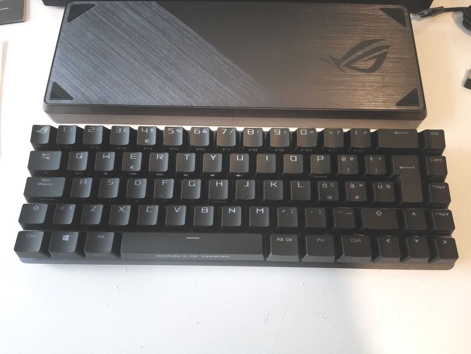 Klawiatura gamingowa ASUS ROG Falchion QWERTY IT Bezprzewodowa RGB