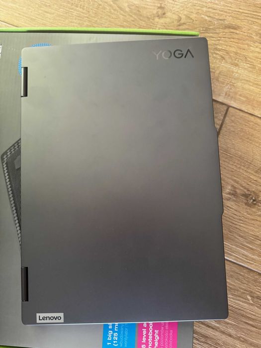 Laptop: Lenovo Yoga 7 14IRL8