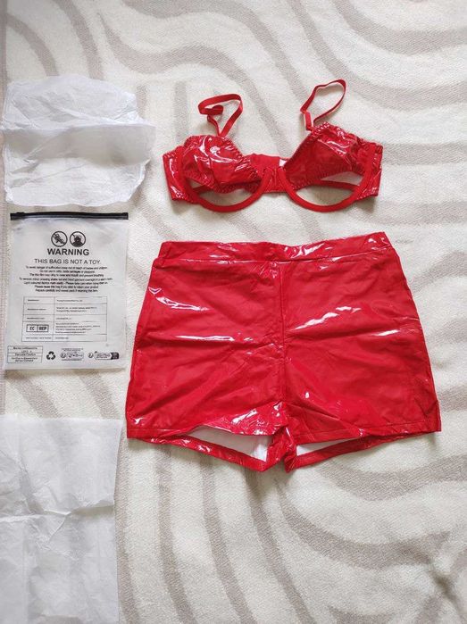 Еротичний комплект шкіряний Топ-Бюстгальтер+Шорти Лак Боди Кожа Санта