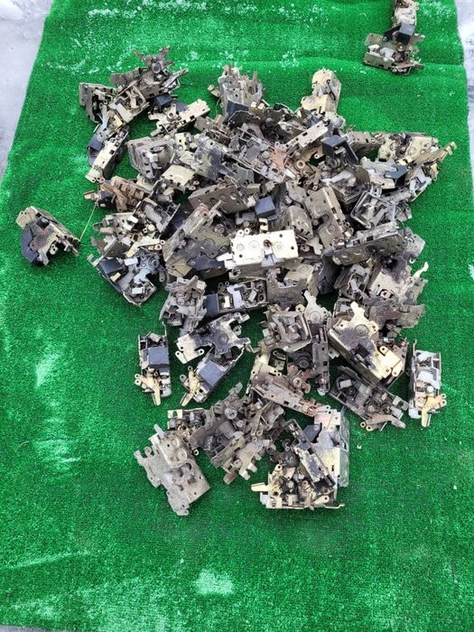 Замок двeри двeрки капота ручка sprinter 903 lt