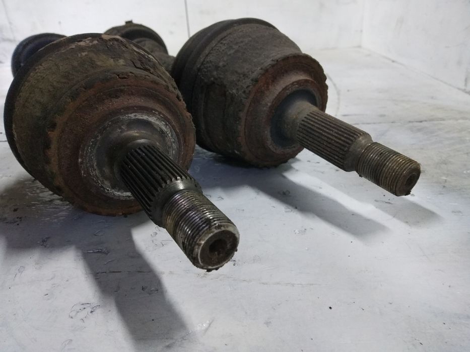 Полуось права ліва Saab 9-5 2.0t автомат піввісь