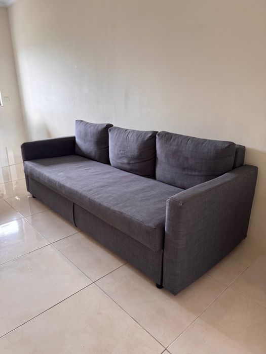 Sofa cama com arrumação