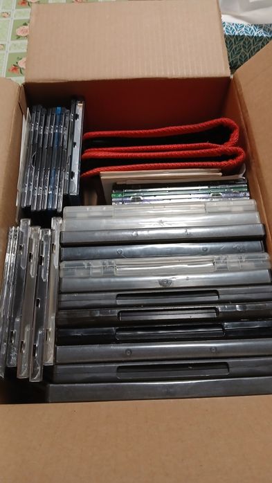 Puste pudełka na płyty