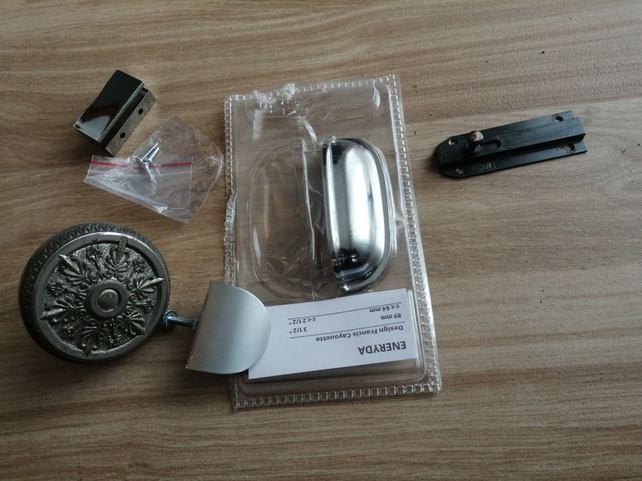 Dobradiças, puxadores espelhos de fechaduras etc. Novos*