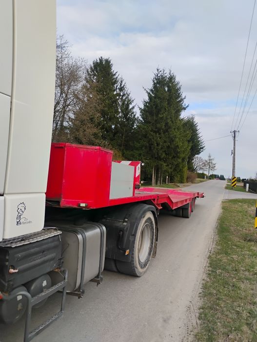 Naczepa niskopodwoziowa z wyciągarką