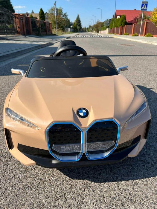 Samochód na akumulator BMW i4 auto dla dzieci PILOT USB MP3 auto 4x4