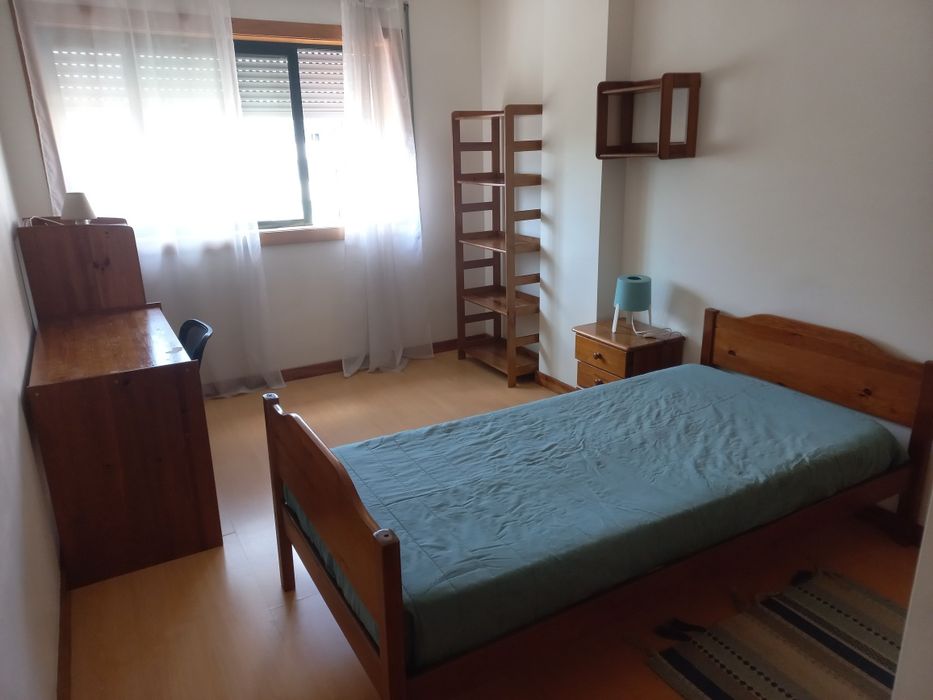 Quarto para arrendar a estudante