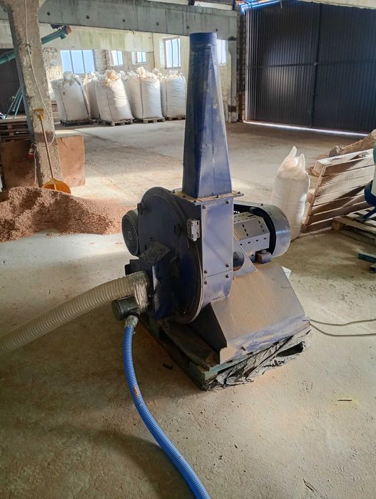 Продам млин . Дробарка, просіювач, бункер.