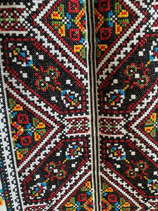 Жіночі вишиванки ручна робота