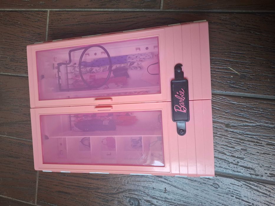 Szafa na ubrania dla lalek Barbie