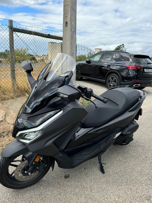 Mota honda forza, preta