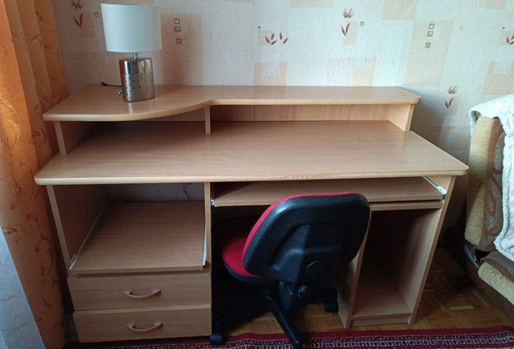 Biurko dla ucznia do odrabiania lekcji / do pracy