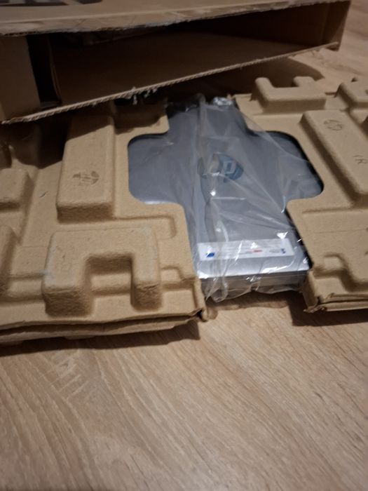 Sprzedam laptop hp 250 G8