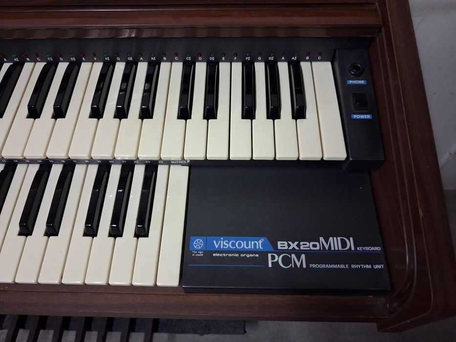 Órgão Viscount  PCM BX20 midi (2 teclados e pedaleira)
