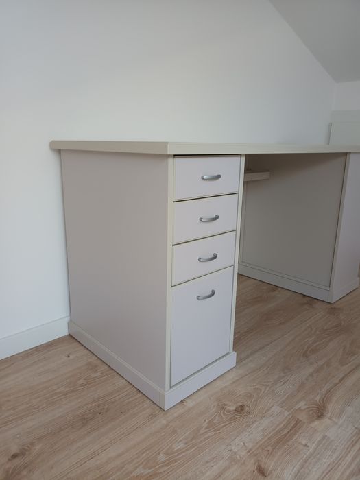 Secretaria IKEA como nova.