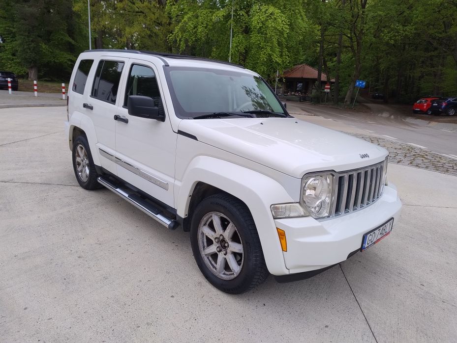 Jeep Libertyn 3,7 V6 / gaz , 4x4 , zadbany egzemplarz