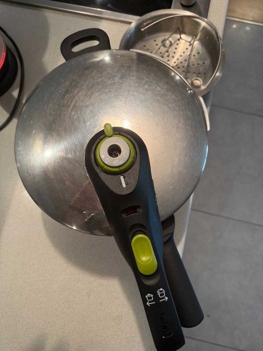 Sprzedam szybkowar Tefal Secure Click 6L + koszyk