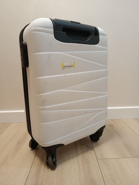 Продам чемодан на 10 кг