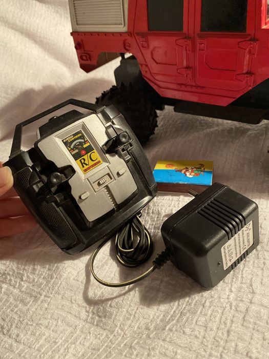 Машинка на пульті з радіоуправлінням