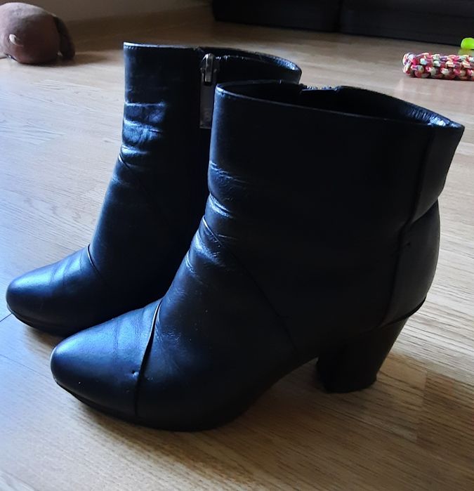 Skórzane botki S But