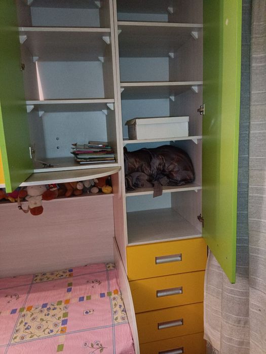 Продам 2х ярусную кровать и стол