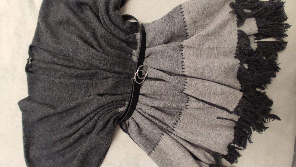 Szare ponczo Hexeline 100% wełna