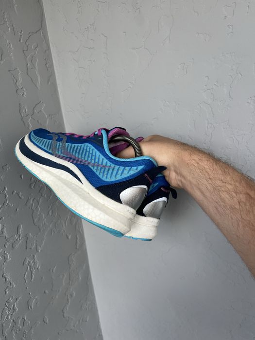 Saucony кросівки жіночі бігові