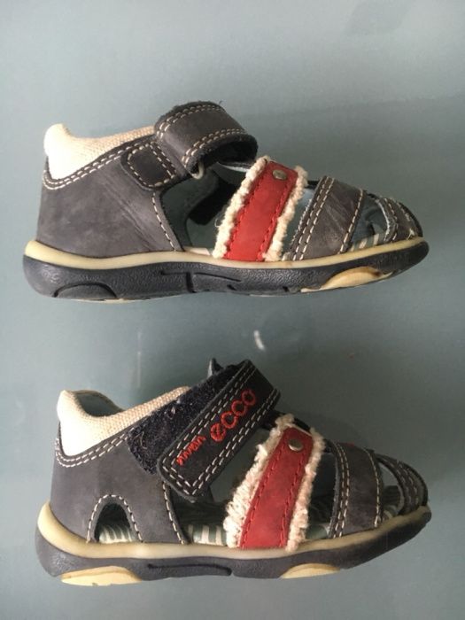 Sandały dziecięce skóra Ecco r. 19, Kapcie stan bdb wkładka 11,5 cm