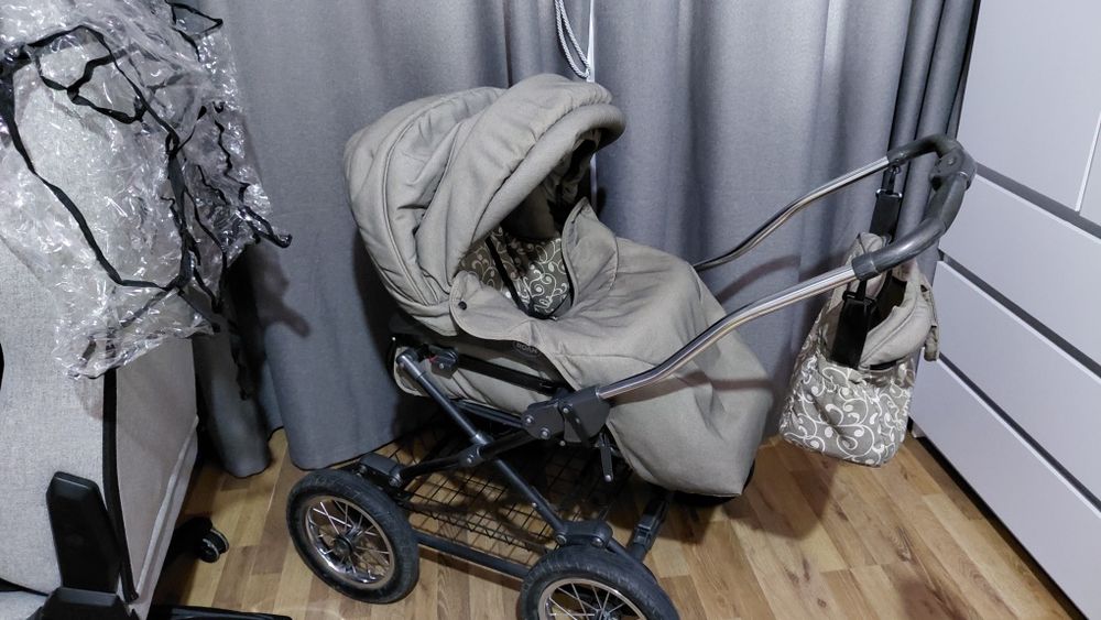 Коляска 2 в 1.Додаткові для дитини речі