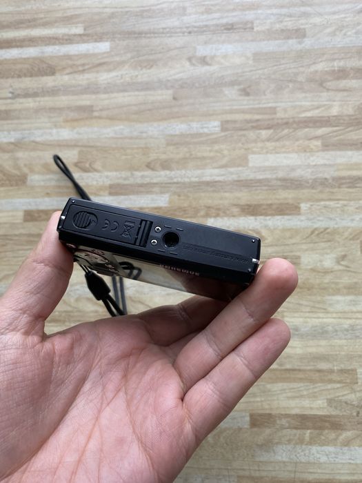 Продам компактну цифрову камеру Samsung L100 Black