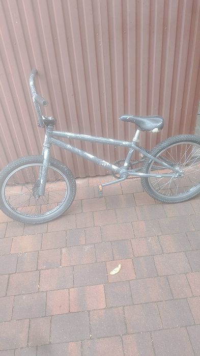 Sprzedam BMX-a ręcznie malowany.