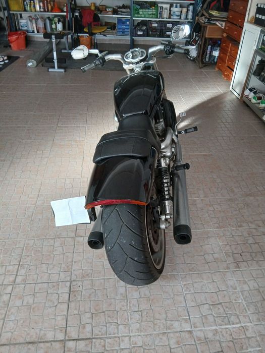 Moto Harley davidson v-rod muscle