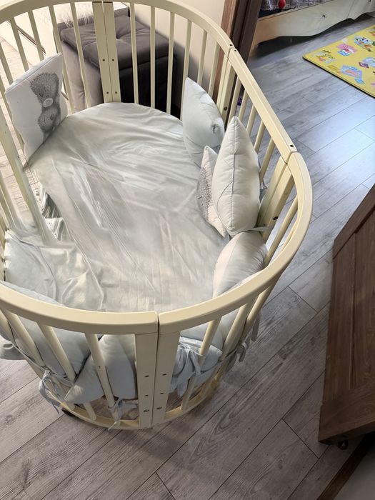 Дитяче ліжко білого кольору