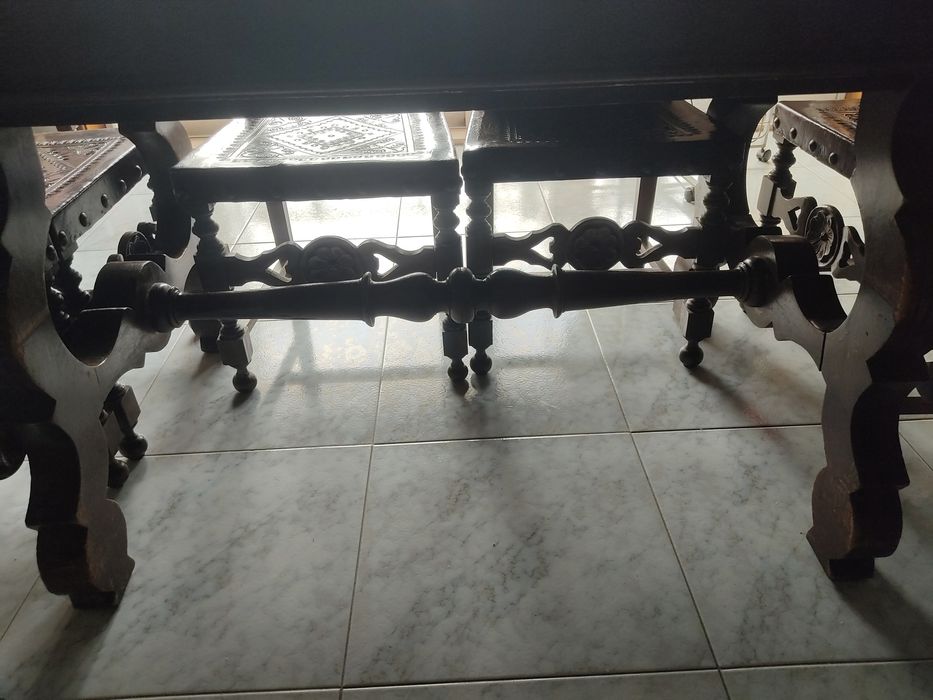 Mesa + 8 cadeiras para restaurar