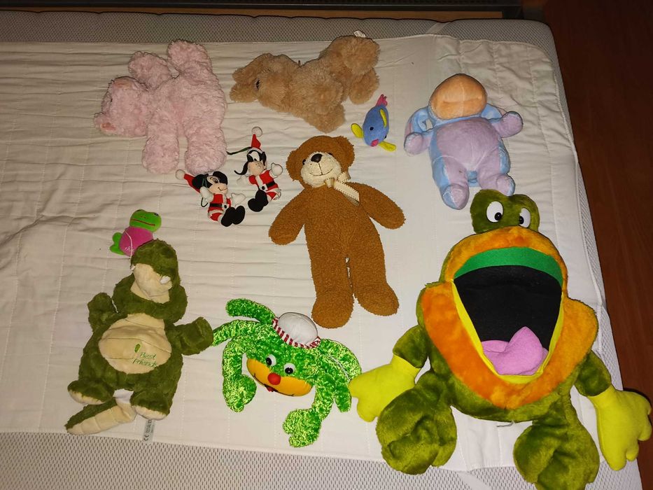 Quase 100 peluches de todas as variedades e todos novos