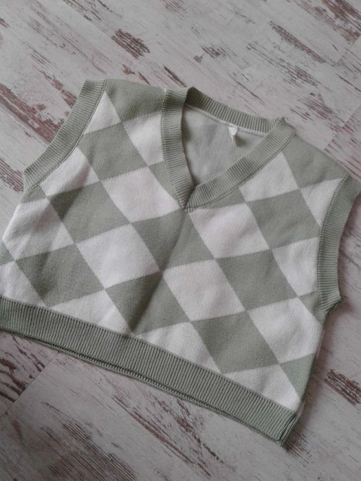 Классная вязаная жилетка