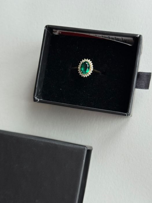 Каблучка золота зі смарагдом