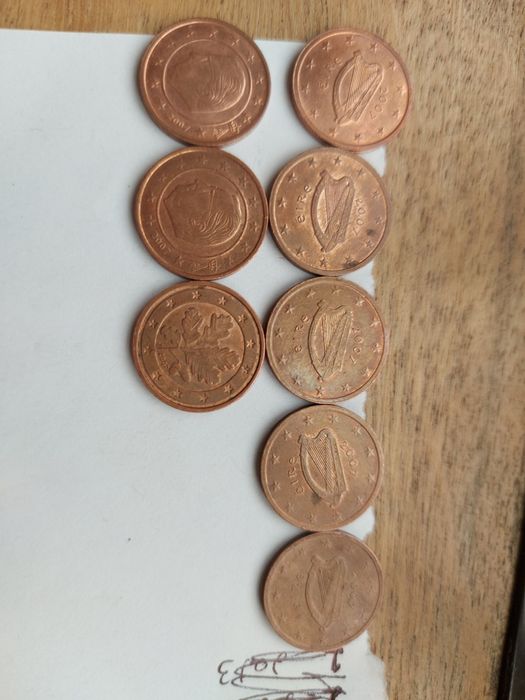 Moedas diferentes países com a data 2007