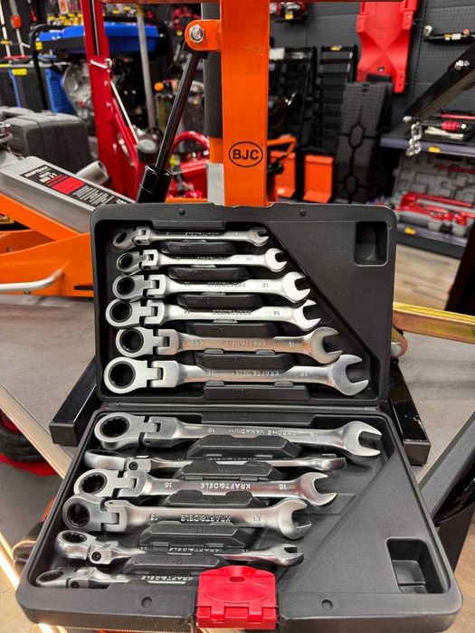 Набір рожково накидних ключів із тріскачкою та шарніром  KD11304