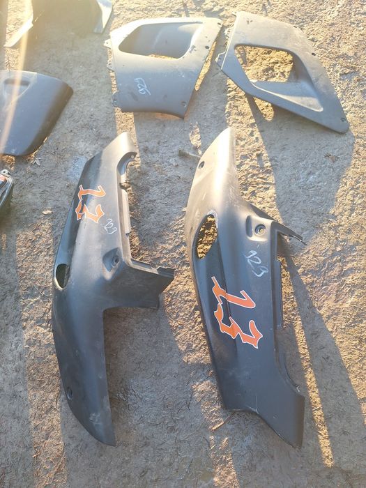 Owiewki  Honda cbr 900 rrpług czacha zadupek błotnik  lewa prawa