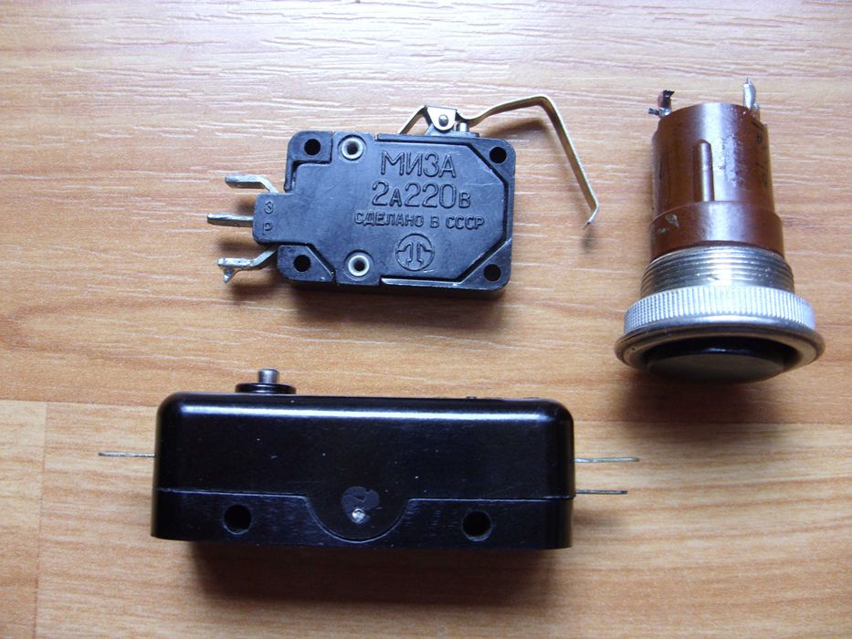 Микропереключатель   Д 701  .