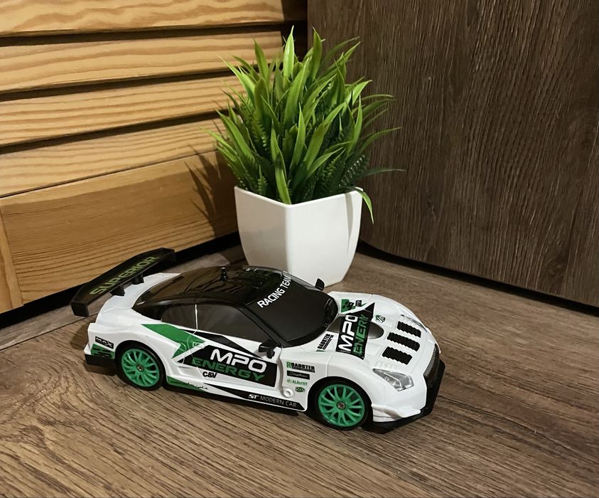 Дрифт машинка на радеокеруванні