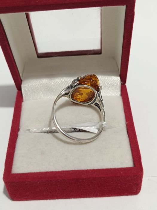 Srebrny pierścionek z herbacianym bursztynem roz.21 srebro próby 925