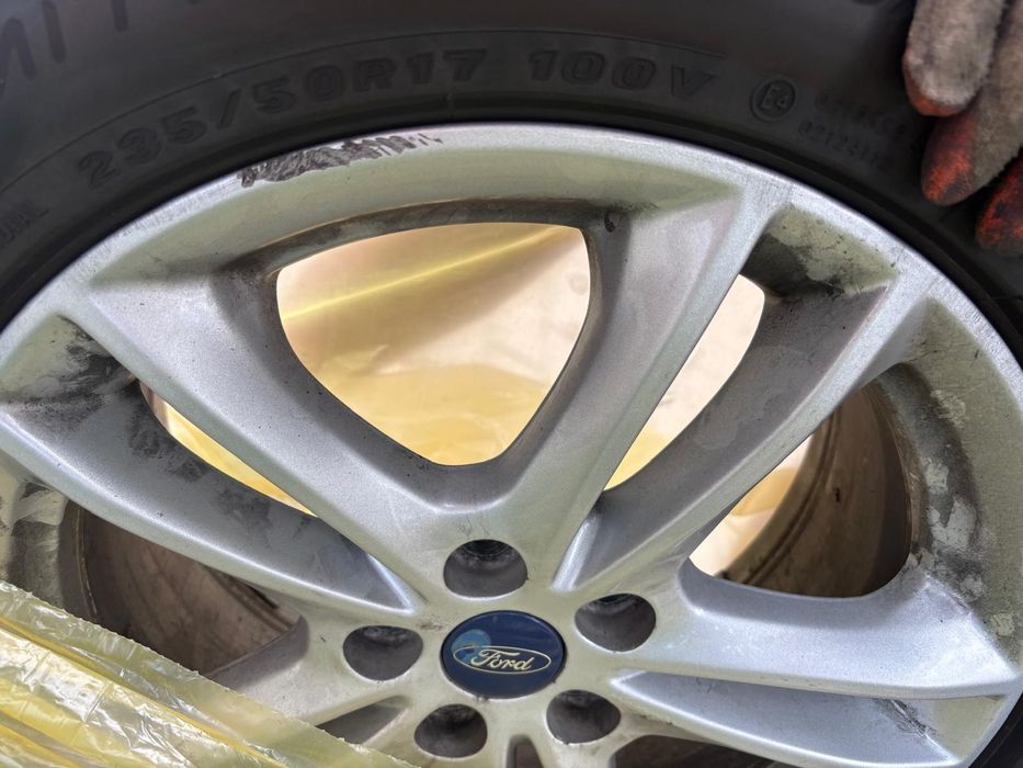 Felgi 17 cali 5x108  + Opony wielosezonowe