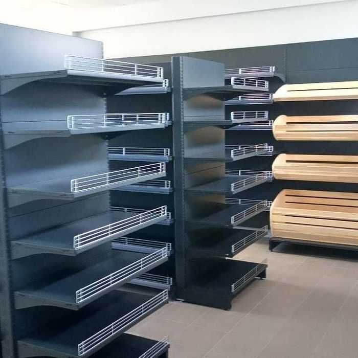 Стелажі, полиці, обладнання в магазині В НАЯВНОСТІ